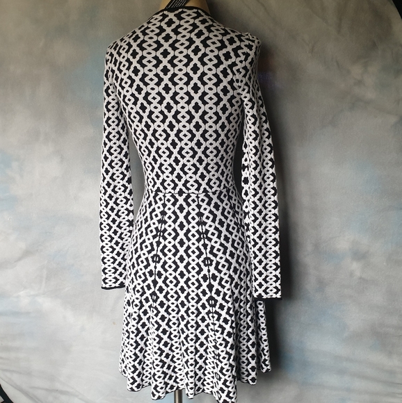 INC Wm Black & White Geometric Sweater Fit & Flare A-Line Dress w/ V-Neck Zip Sm - Picture 3 of 16